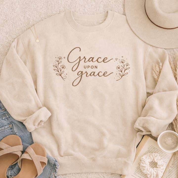 Grace på Grace Sweatshirt for engroshandel hos Desert City Clothing Co.