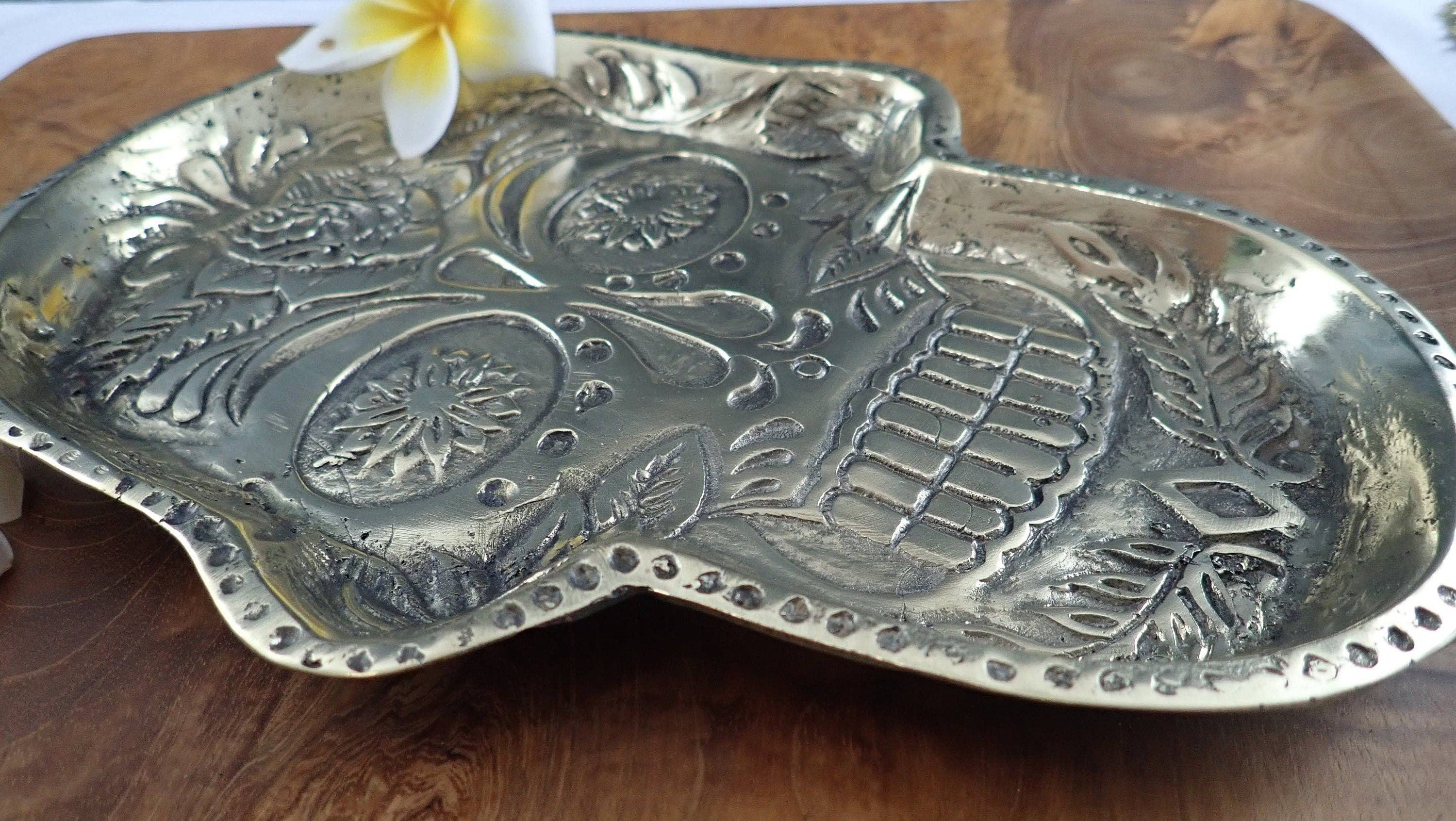 Ubud Glass - Vente Plateaux décoratifs - Plateaux de service en laiton mexicain - Beauté intemporelle pour des réceptions élégantes5