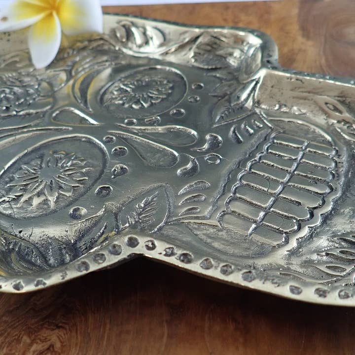 Ubud Glass - Vente Plateaux décoratifs - Plateaux de service en laiton mexicain - Beauté intemporelle pour des réceptions élégantes5