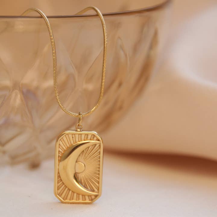 Positiva Jewelry – Engroshandel Halskæde med vedhæng – 18k forgyldt halskæde i rustfrit stål med månevedhæng0