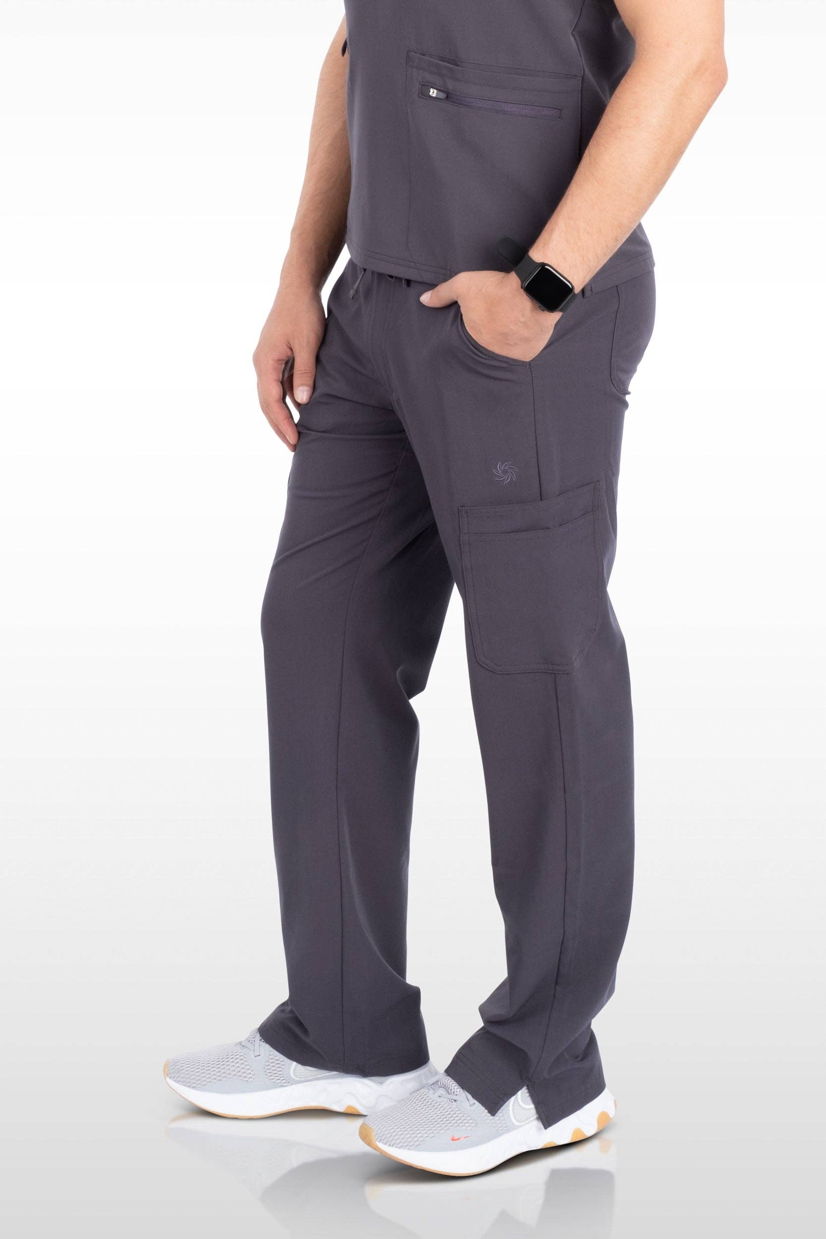 Aura Naturale – Engroshandel Sygeplejeruniform – til mænd – Java Herre French-Fly Scrubs Bukser med 9 lommer (96001)24