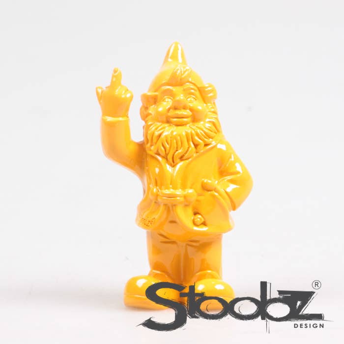 Imhof & Stevens BV – wholesale Dekorativ statyett – Stoobz Design Leprechaun mini med långfinger 6x4x10 cm8