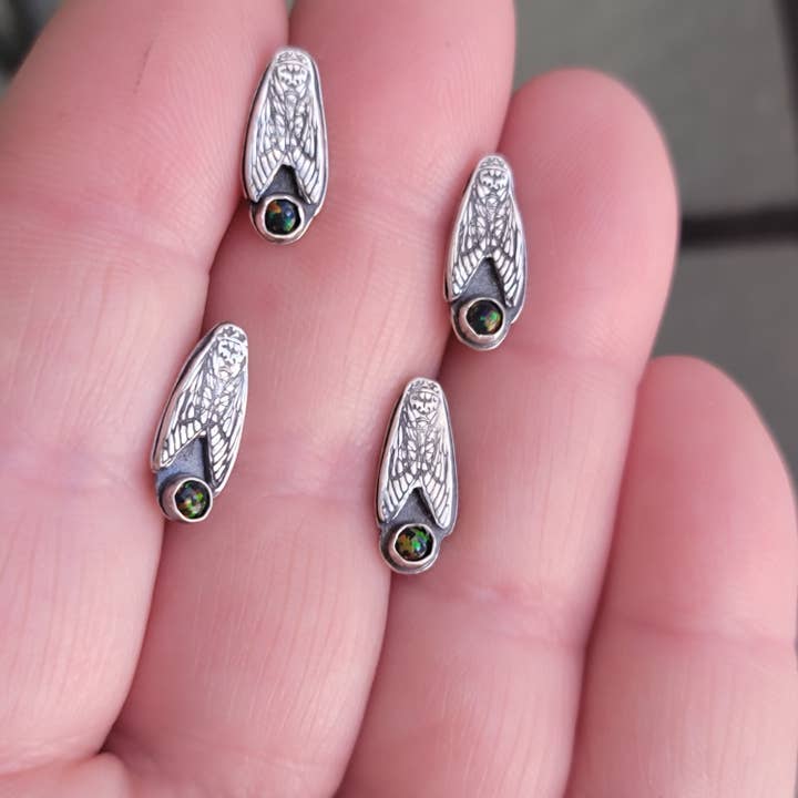 Brincos Cicada em Prata de 1ª Lei com Opala Preta por atacado de Verdilune