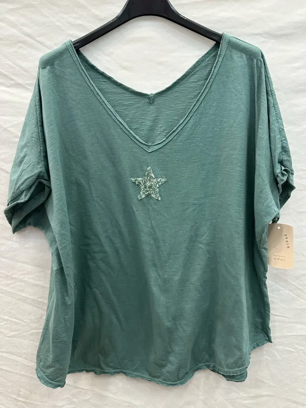 Mimi & Gogo – Großhandel T-Shirt – Damen – Damen-T-Shirt mit doppeltem V-Ausschnitt und Paillettenstern5