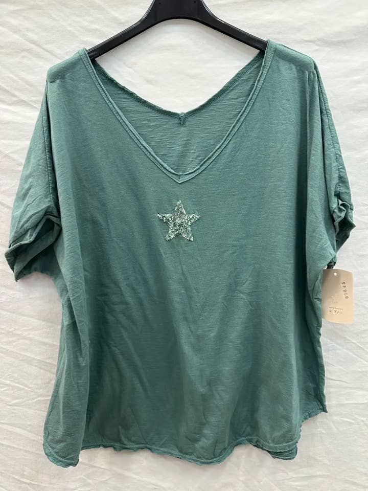 Mimi & Gogo – Großhandel T-Shirt – Damen – Damen-T-Shirt mit doppeltem V-Ausschnitt und Paillettenstern5