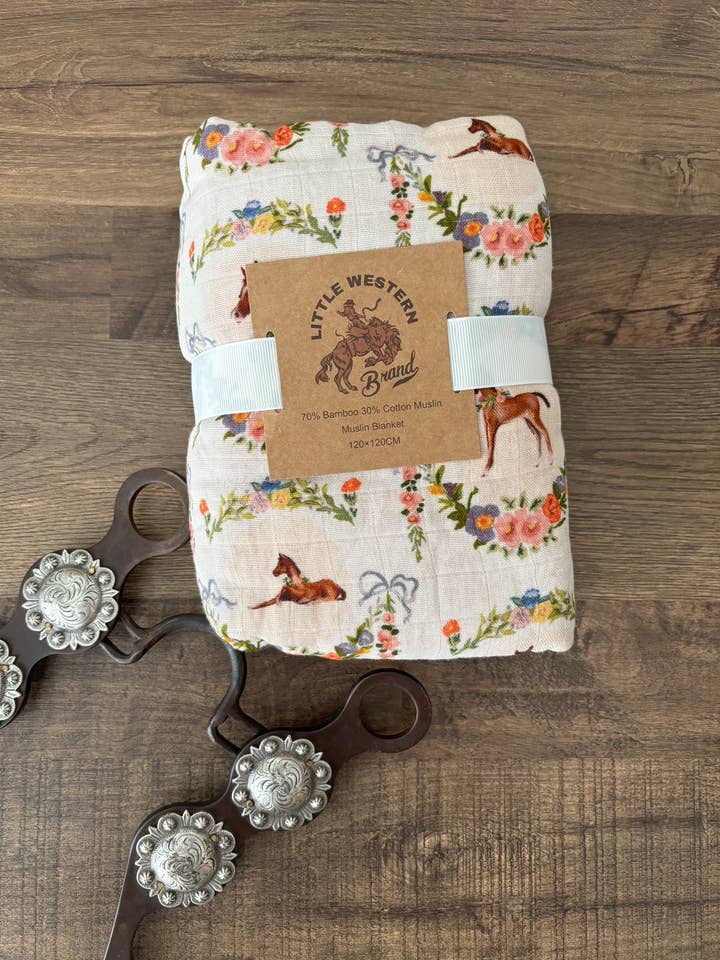 Couverture pour bébé en mousseline de bambou avec poulain peint pour la vente par The Little Western Brand