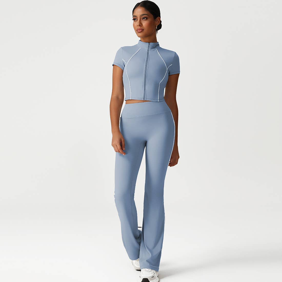 Sodalemon – Engroshandel Activewear-sæt – til kvinder – Sømløst Højtaljet Yogasæt: Jakke + Udsvingede Leggings0