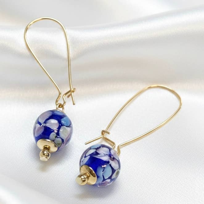 Boucles d’oreilles en verre de Murano avec perles rondes et crochet rein pour la vente par StarryNYC