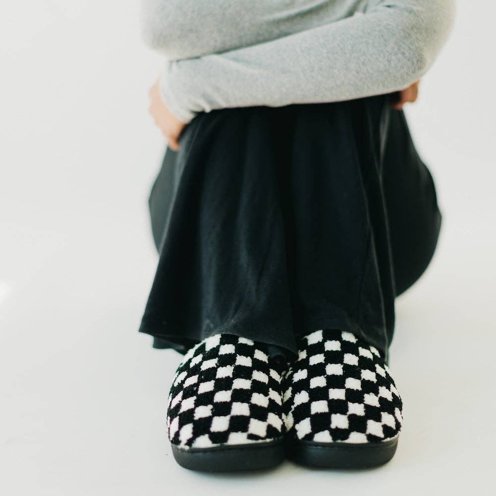 Pretty Simple - Wholesale Slippers - Unisex - CURE x Beyond Type 1 Checkered Slippers5