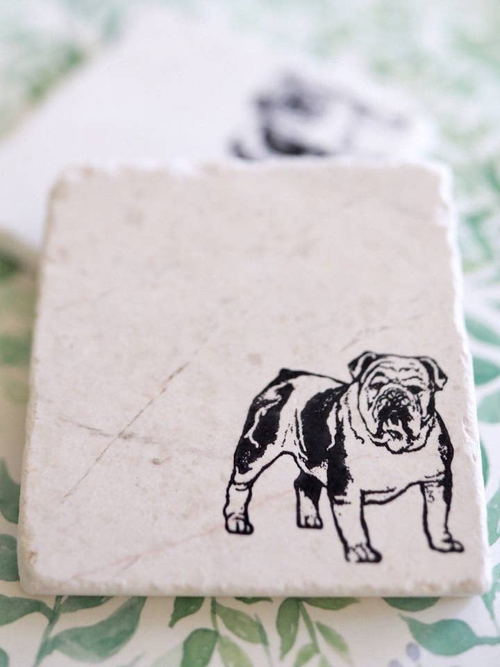 Bulldog Dessous de verre en marbre pour la vente par Lace, Grace & Peonies Marble Coasters