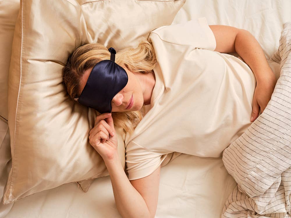 Emily's Pillow - Wholesale Sleep/Eye Mask - Pure Silk Sleep Mask11