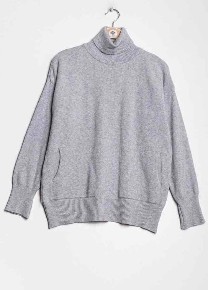 LÉA & LUC – wholesale Knitted jumper – Women′s – Turtleneck sweater with pockets REF. 003033
