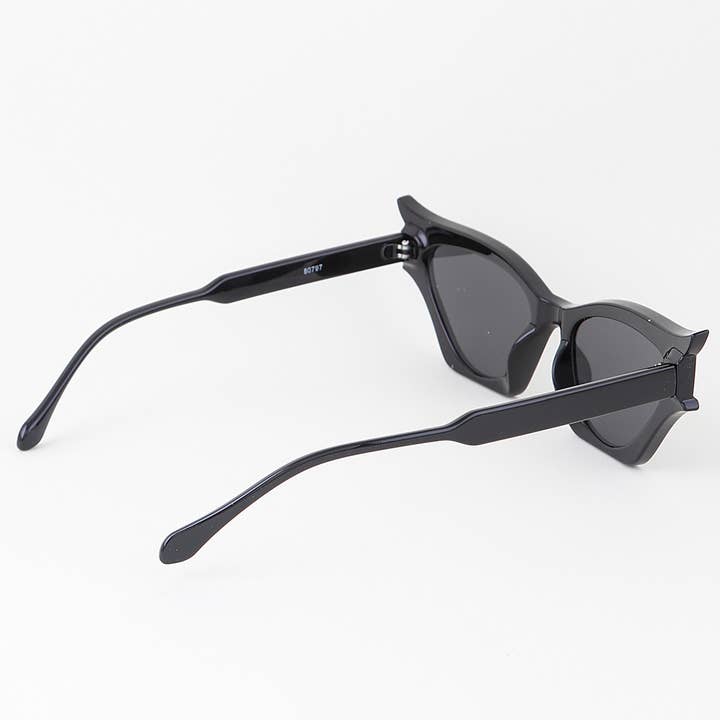 mix Winged Spade Cateye Sunglasses for wholesale on Faire4