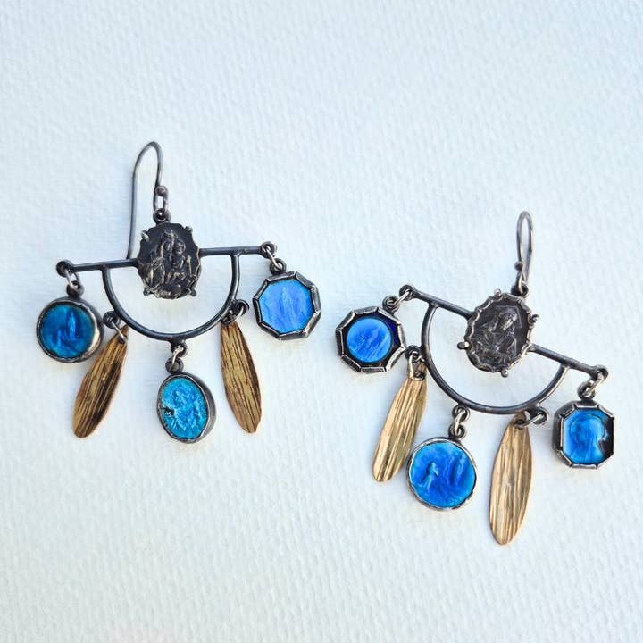 Moderne Relikt Mutter Maria Ohrringe für den Großhandel von Symbology by Alice Scott