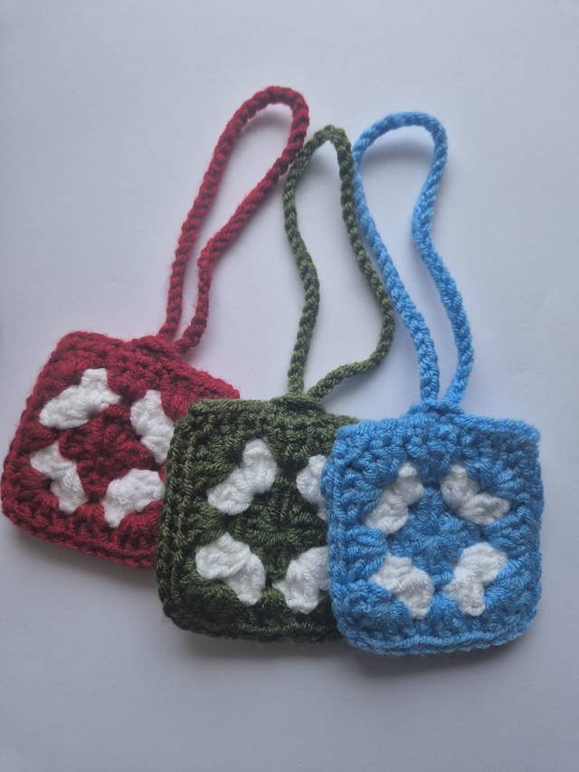 Pochette/Etui Airpods pour la vente par Zehra - L'Art du crochet