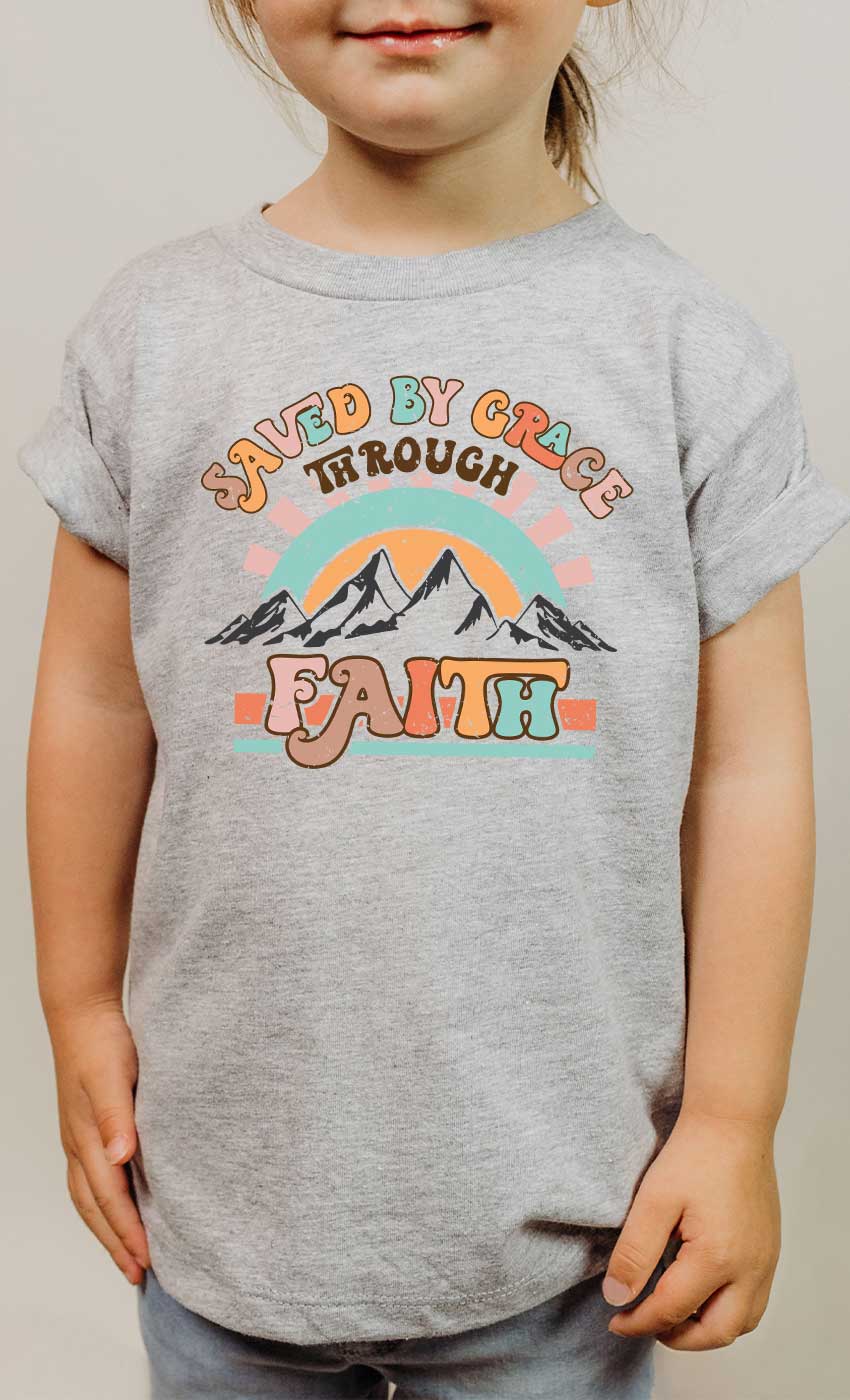 Kids By Kissed Apparel - Vente T-shirt sérigraphié – enfant - T-shirt graphique Saved BY Grace pour enfants0