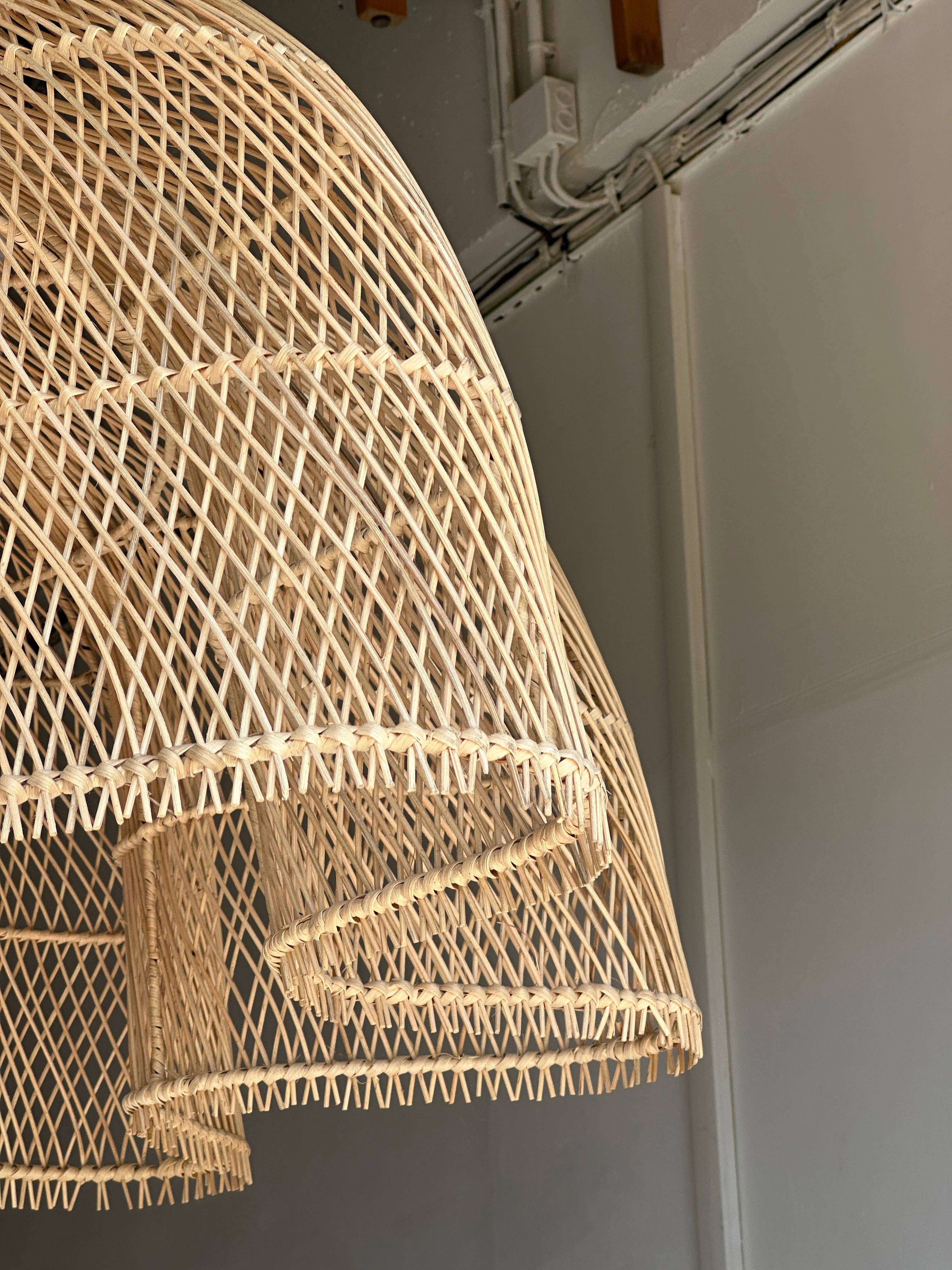 Office Objets - Wholesale Chandelier/Hanging Light - Immense rattan suspension in the shape of a flower, tulip, corolla H:1m; D:1m5034