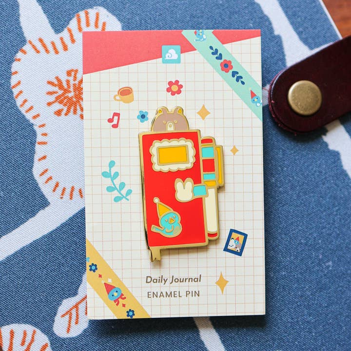 Épingle en émail - Journal quotidien pour la vente par Thousand Skies