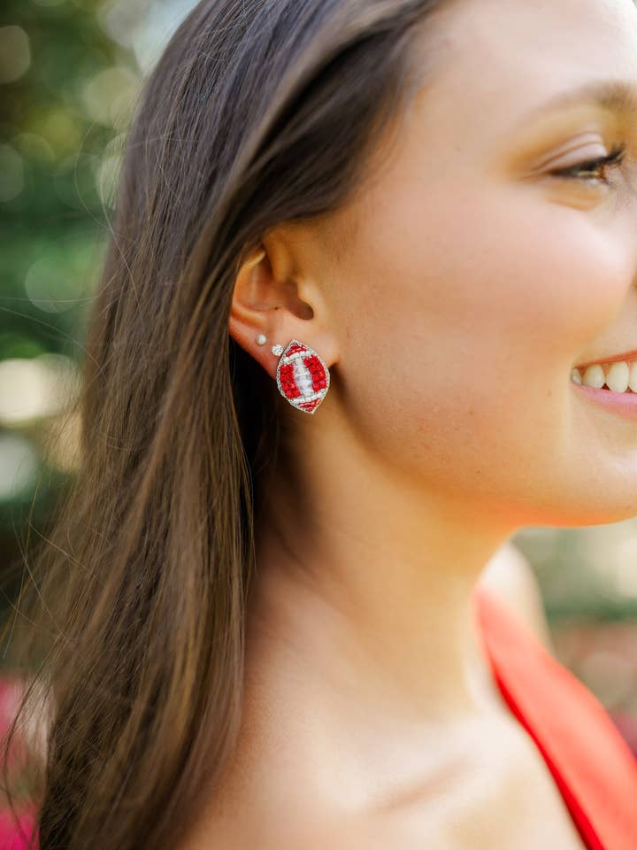 Stud de football rouge et blanc perlé pour la vente par Taylor Shaye Designs