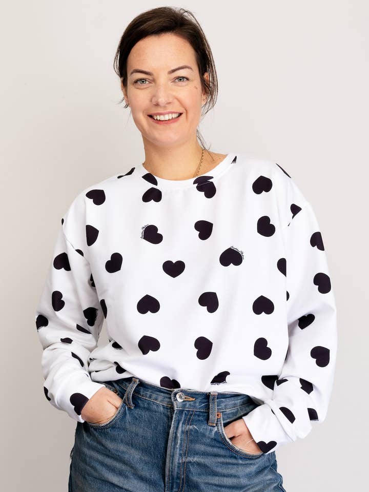 Sweat MALOTRU Blanc Coeurs Noirs pour la vente par Léopoldine Chateau