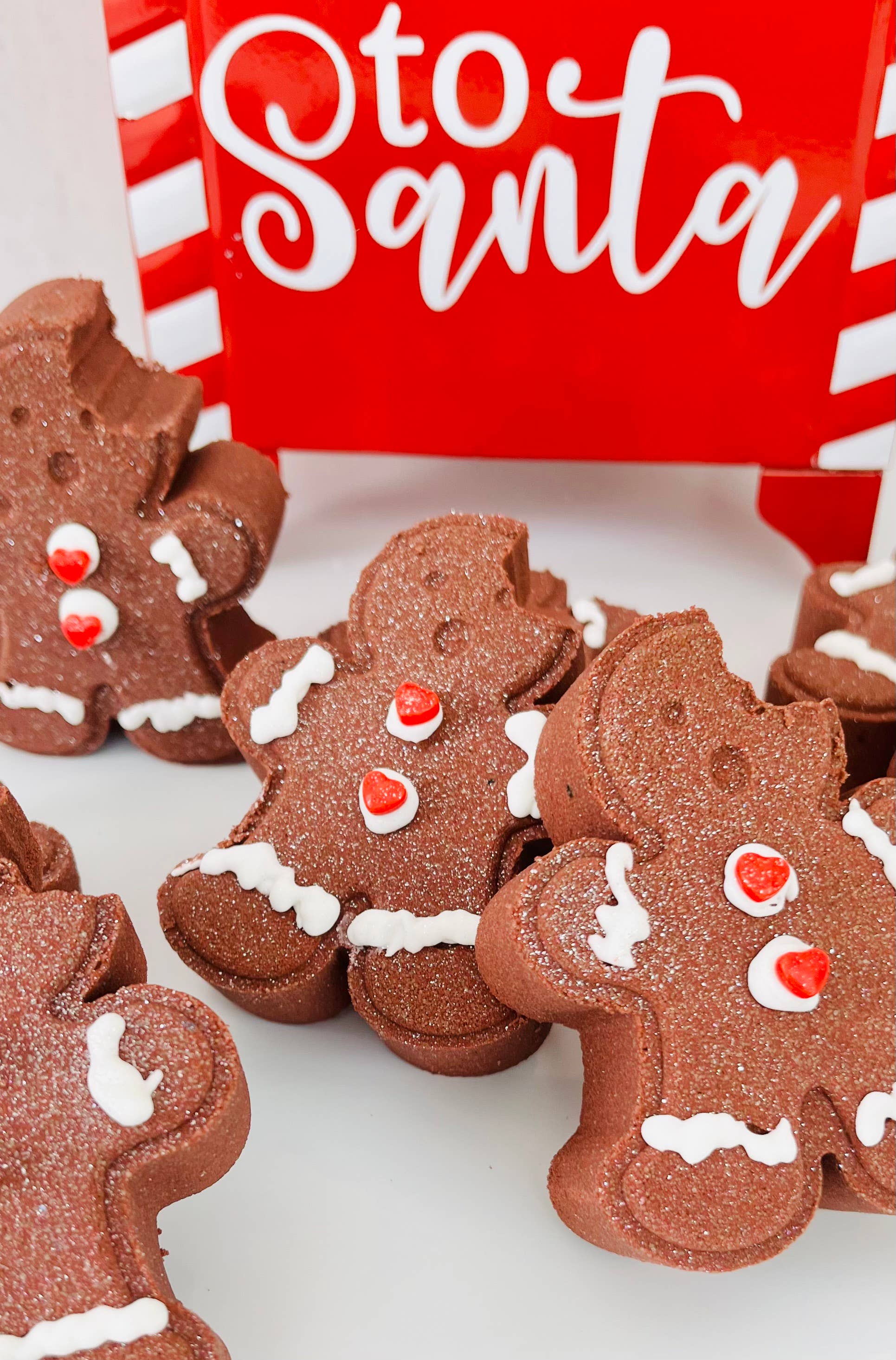 The Burlap Barn Company - Wholesale Bath bomb/fizz - Oh Snap! Gingerbread Man Bath Bomb