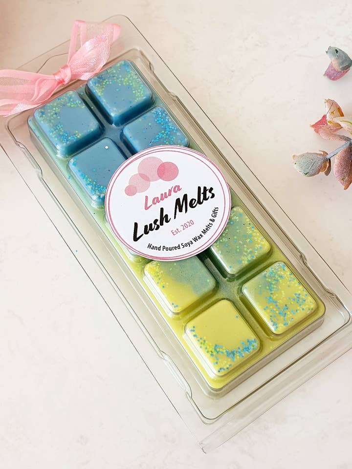 Butterfly Hugs Muschelschale aus Sojawachs für den Großhandel von The Laura Lush Boutique