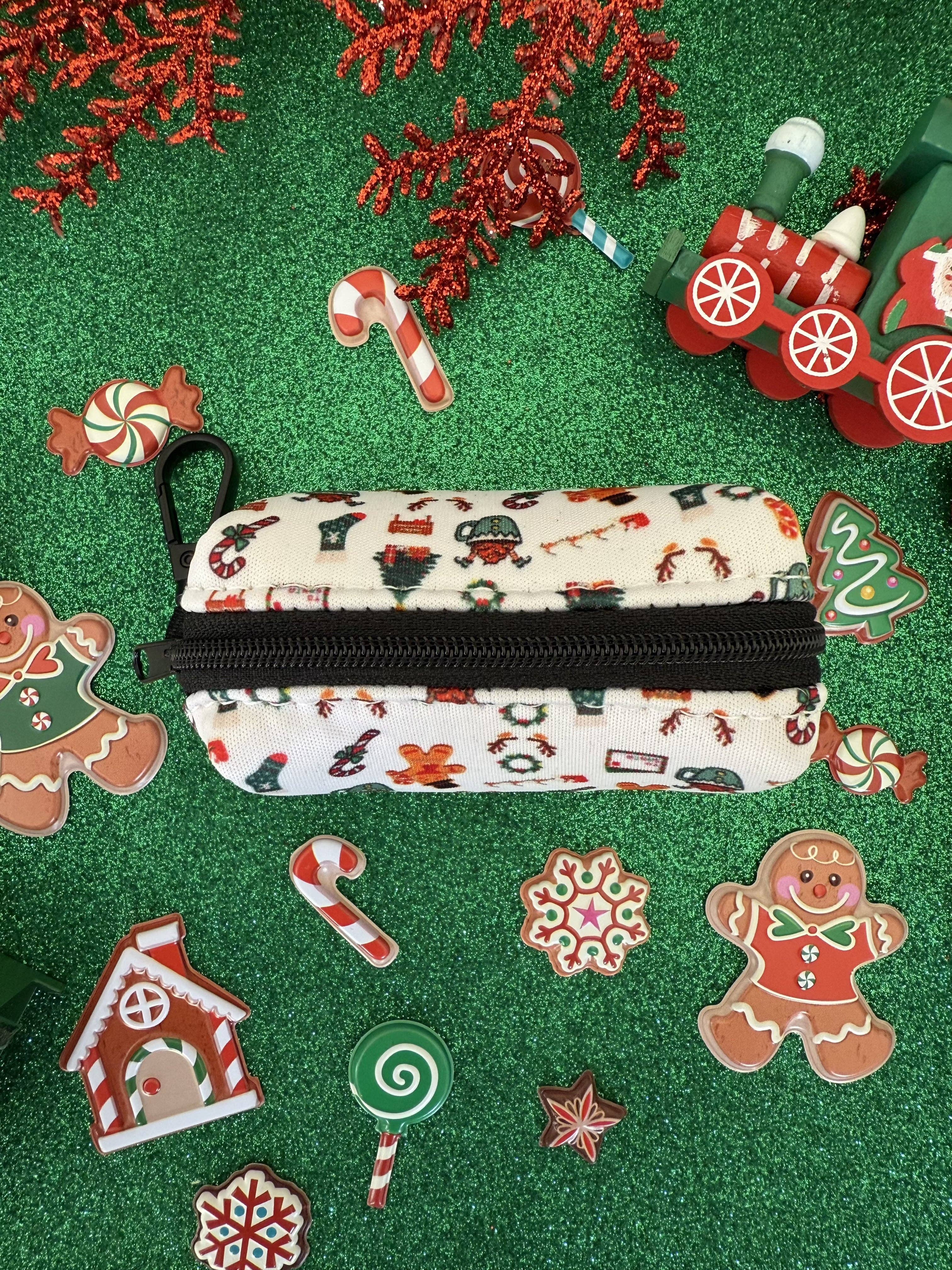 Wildbite Amantes Peludos - Wholesale Pet Poop Bag Dispenser - Santa Claus Bag Holder2