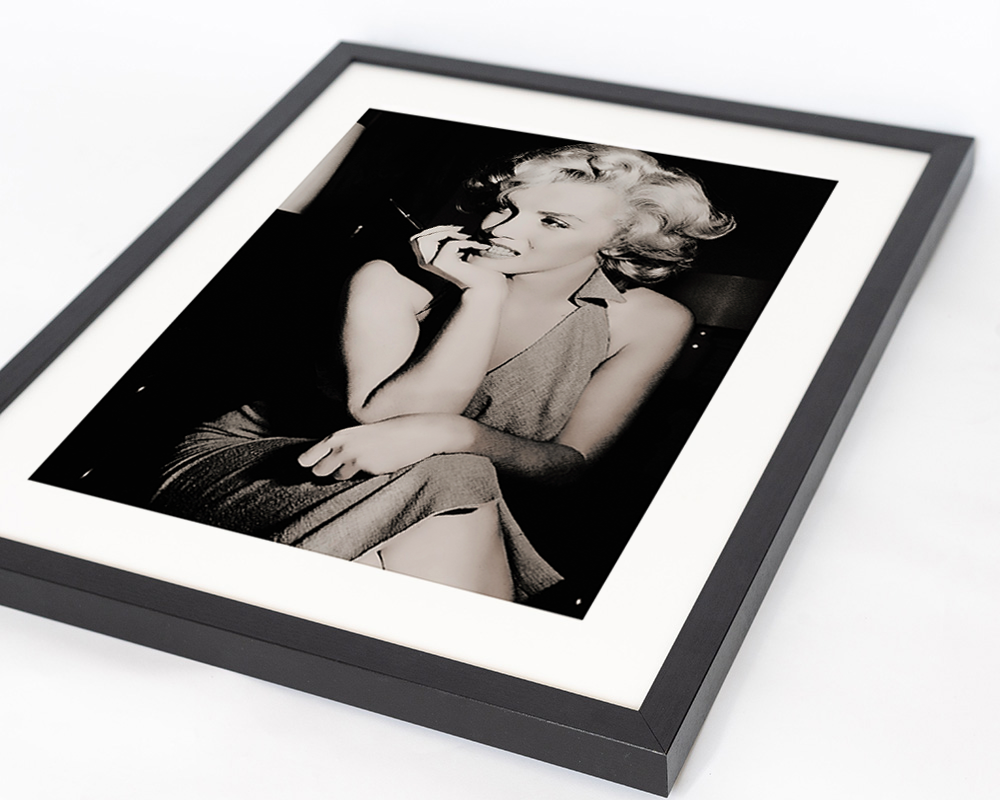 Nero Stampa artistica con immagine di Marilyn Monroe incorniciata in vendita all'ingrosso su Faire6