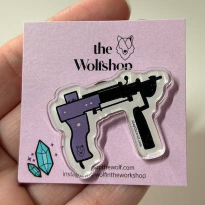 Alfiler de solapa - Tufting Gun, acrílico para venta al por mayor de The Wolfshop