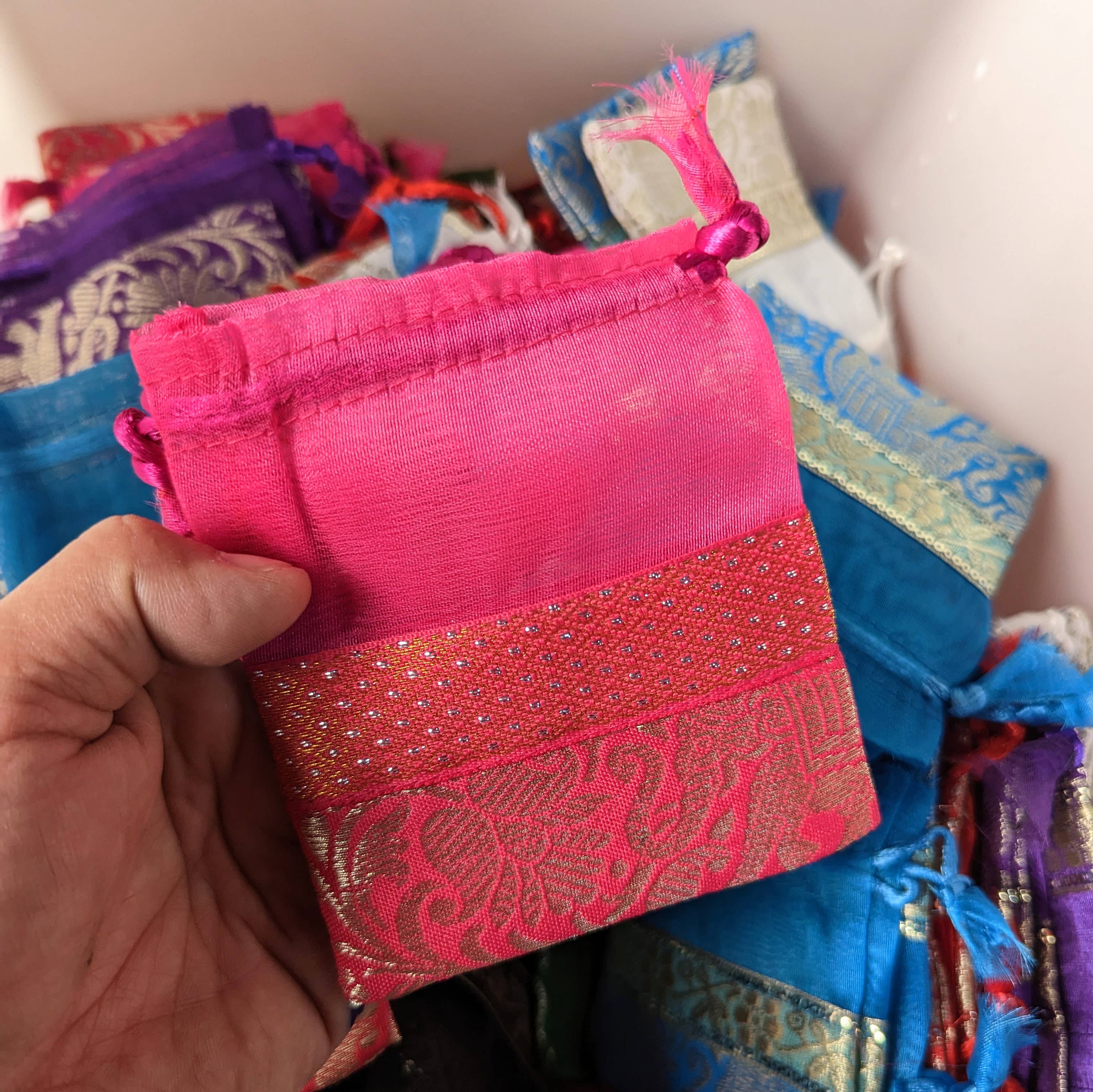 Tenzing Collections – wholesale Presentpåse – Tenzing Collections - 100-pack återvunna siden- och jutesäckar med dragsko eller dragkedja för gåvor29