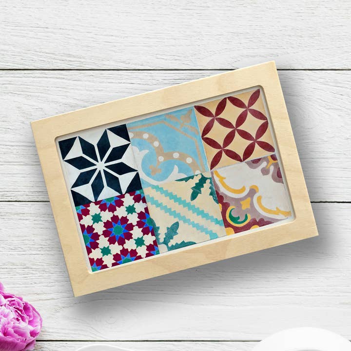 Boîte à thé en bois avec motifs imprimés de carreaux pour la vente par Contento