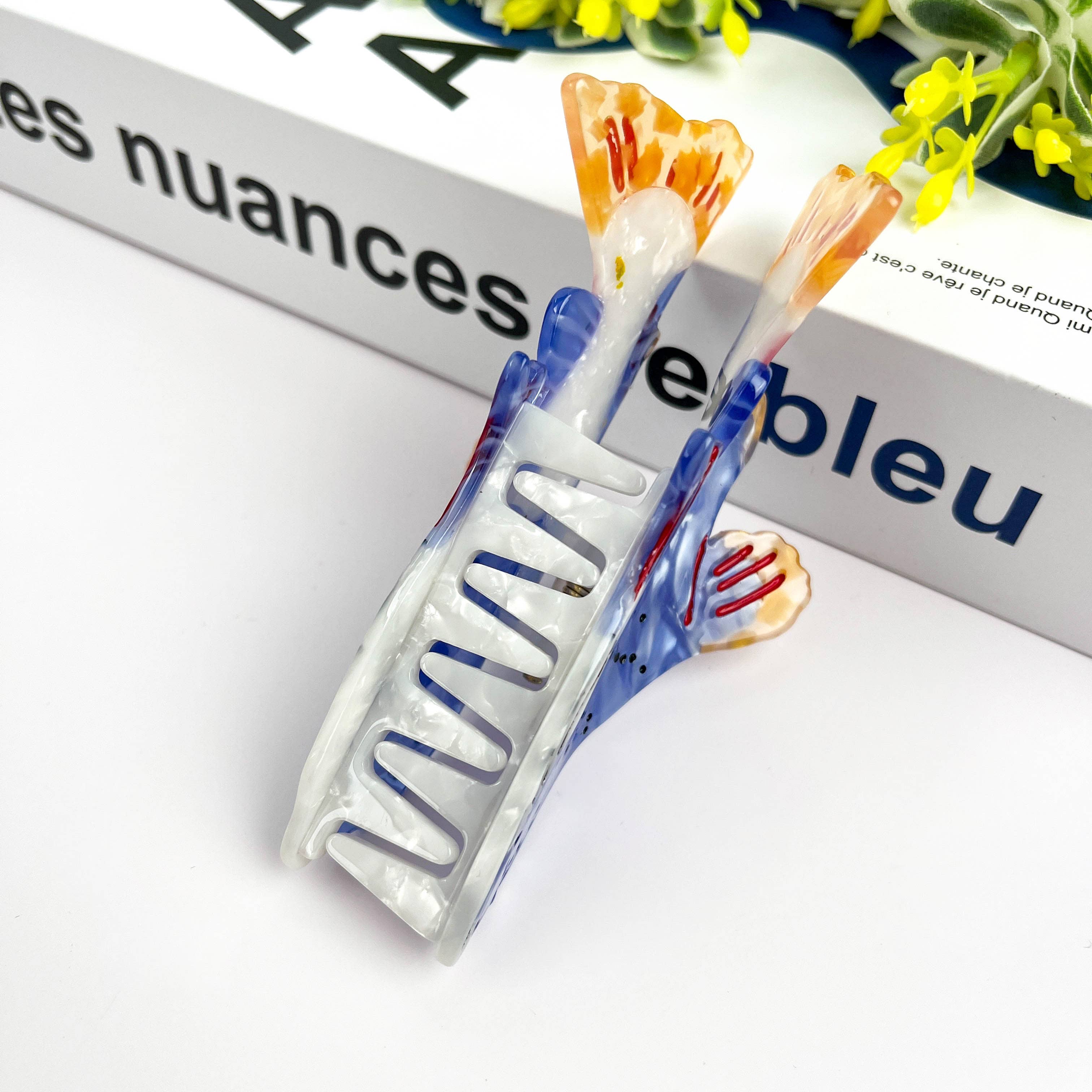 TheDivaSoap - Vente Pince à cheveux – femme - Pince à cheveux truite bleue et blanche, pince à cheveux poisson en acétate2