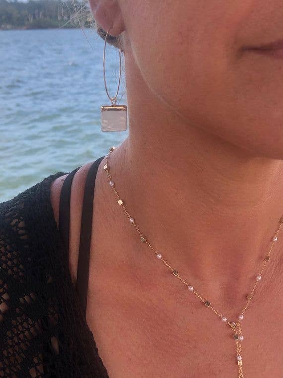 bubs & sass - Vendita all'ingrosso Orecchini a cerchio - orecchini a cerchio quadrati con perle d'acqua dolce1