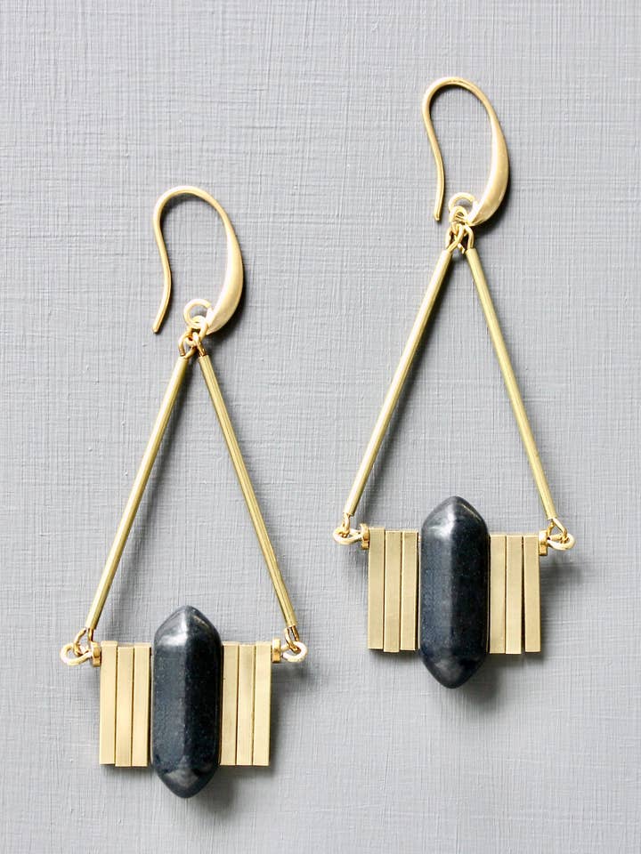 JLTE51 zwarte en messing Artdeco oorbellen voor wholesale door David Aubrey Jewelry