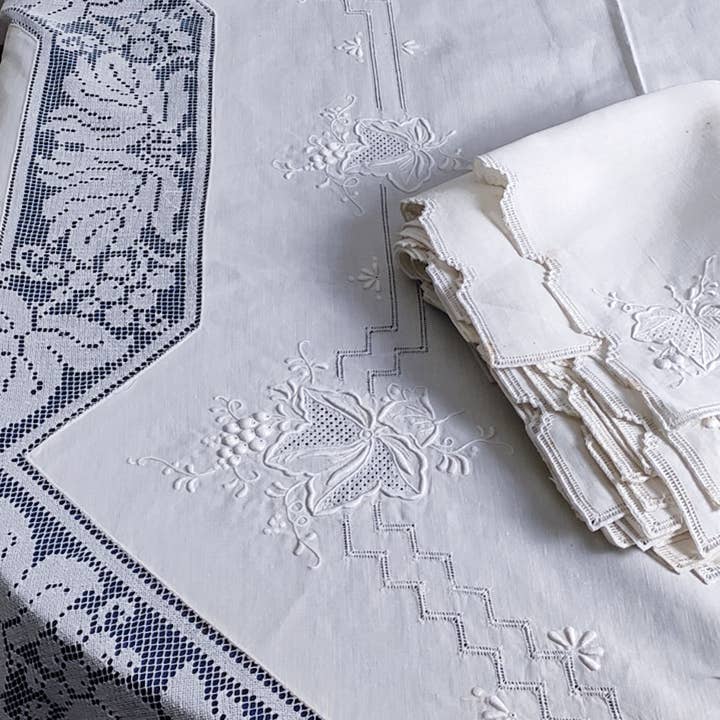 Heyfoo - Wholesale Tablecloth - Hand-embroidered linen and filet tablecloth with 12 napkins9