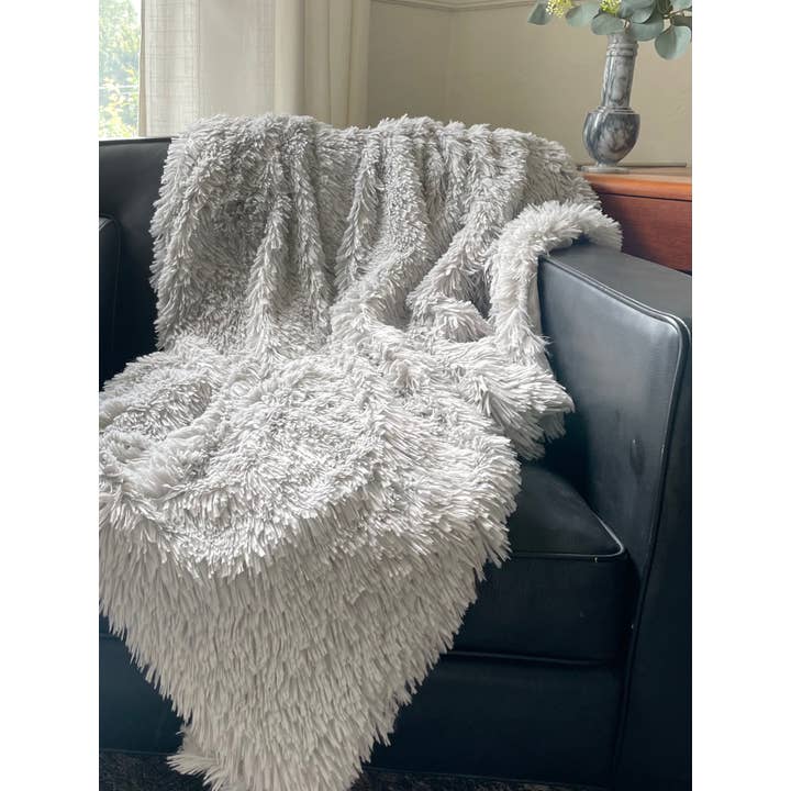 Peking Handicraft - Wholesale Throw Blanket - Dreamy Faux Fur Throw - Laurel & Mayfair