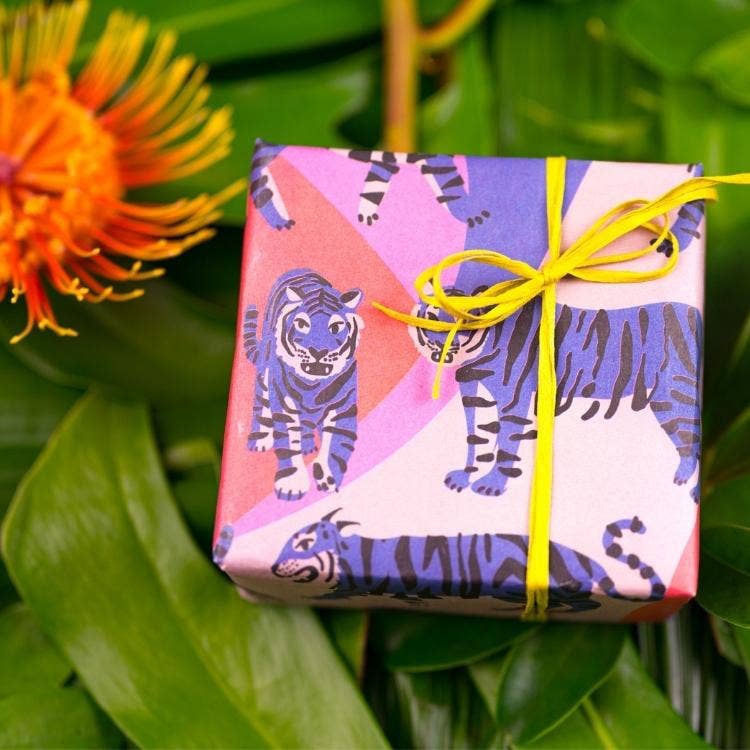 Wrappily Eco Gift Wrap Co. – Großhandel Geschenkpapier in Bögen – Blue Tigers • Doppelseitig • Öko Geschenkpapier für den Alltag3