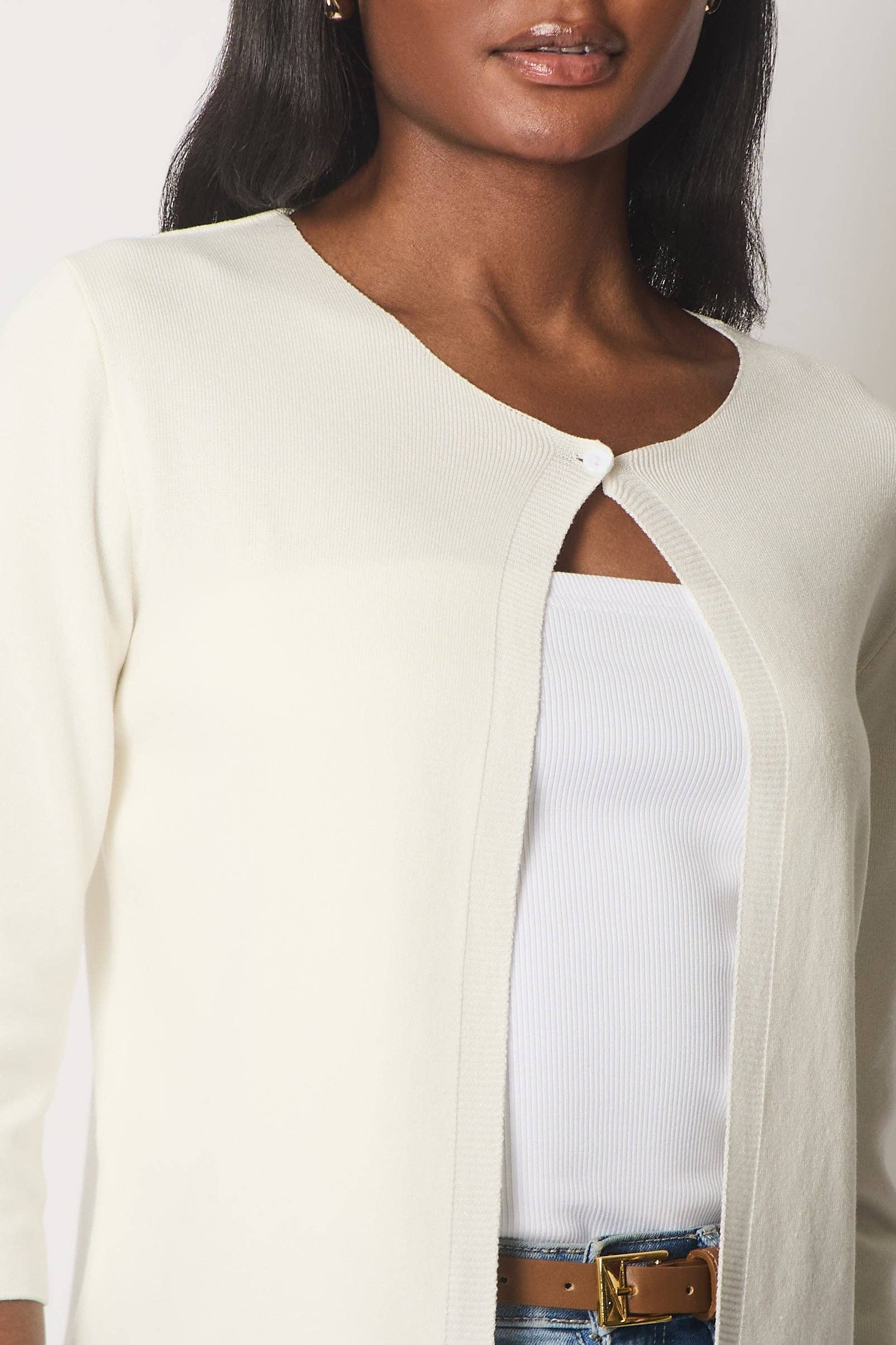 SOLO – wholesale Cardigan – Women’s – Single-Button Cropped Cardigan - White2