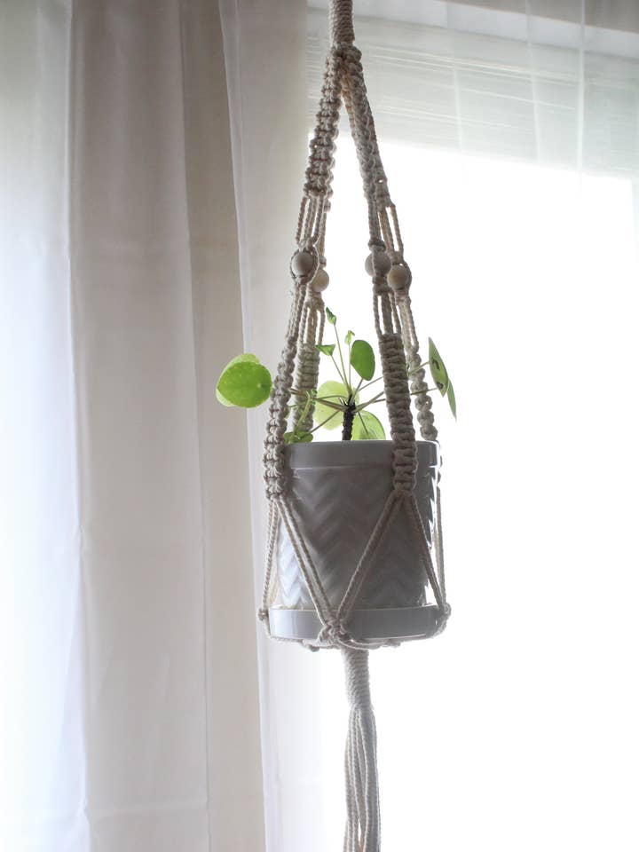 Cintre pour plantes de petite à moyenne taille creme Angelina pour la vente par The Crafty Glammie