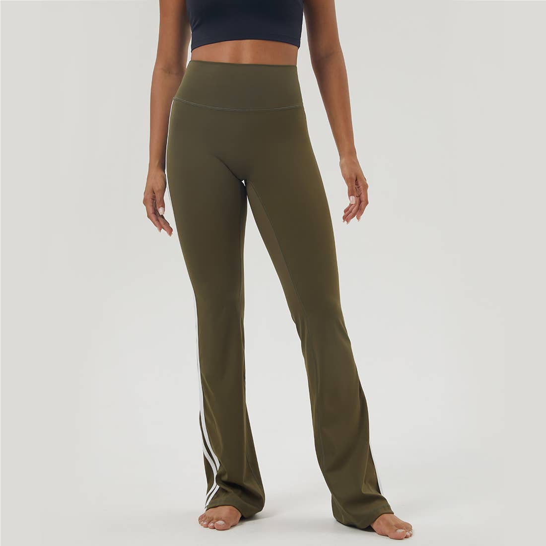 Sodalemon – Großhandel Sporthose – Damen – Sodalemon Yoga-Hose mit Farbkombination und Figur betonendem, ausgestelltem Bein10