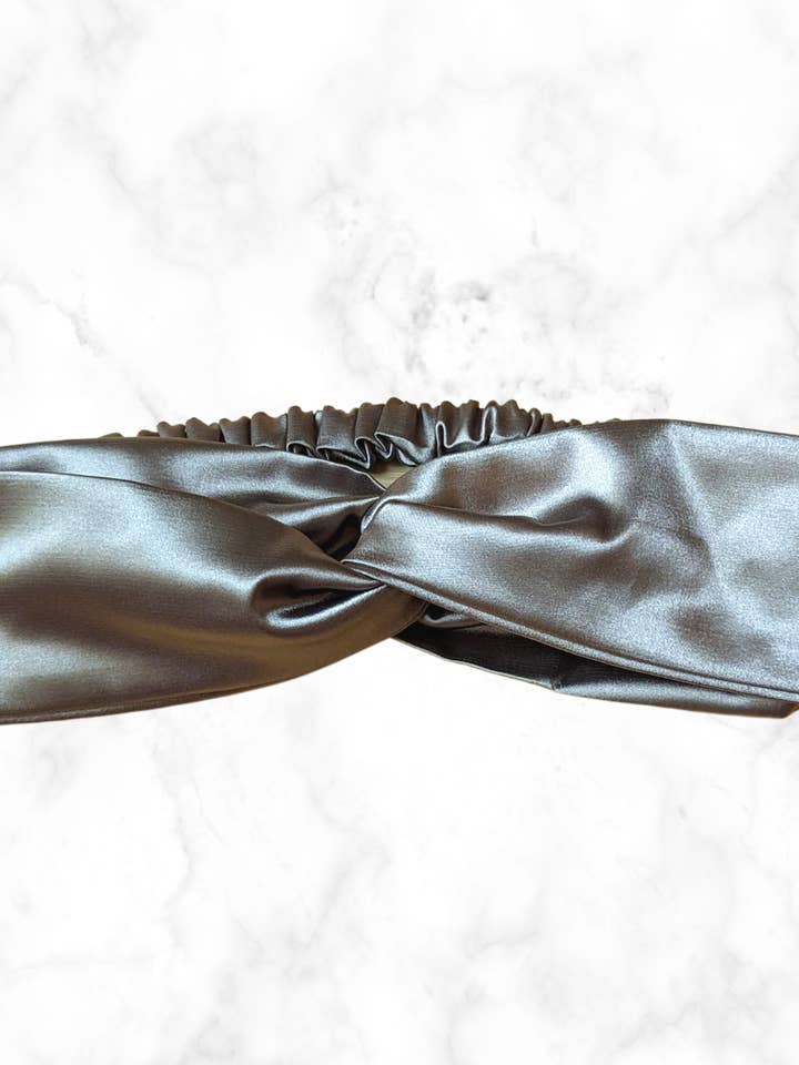 Verdrehter Satin-Haarreif Dunkles Champagner for wholesale by What a bun!