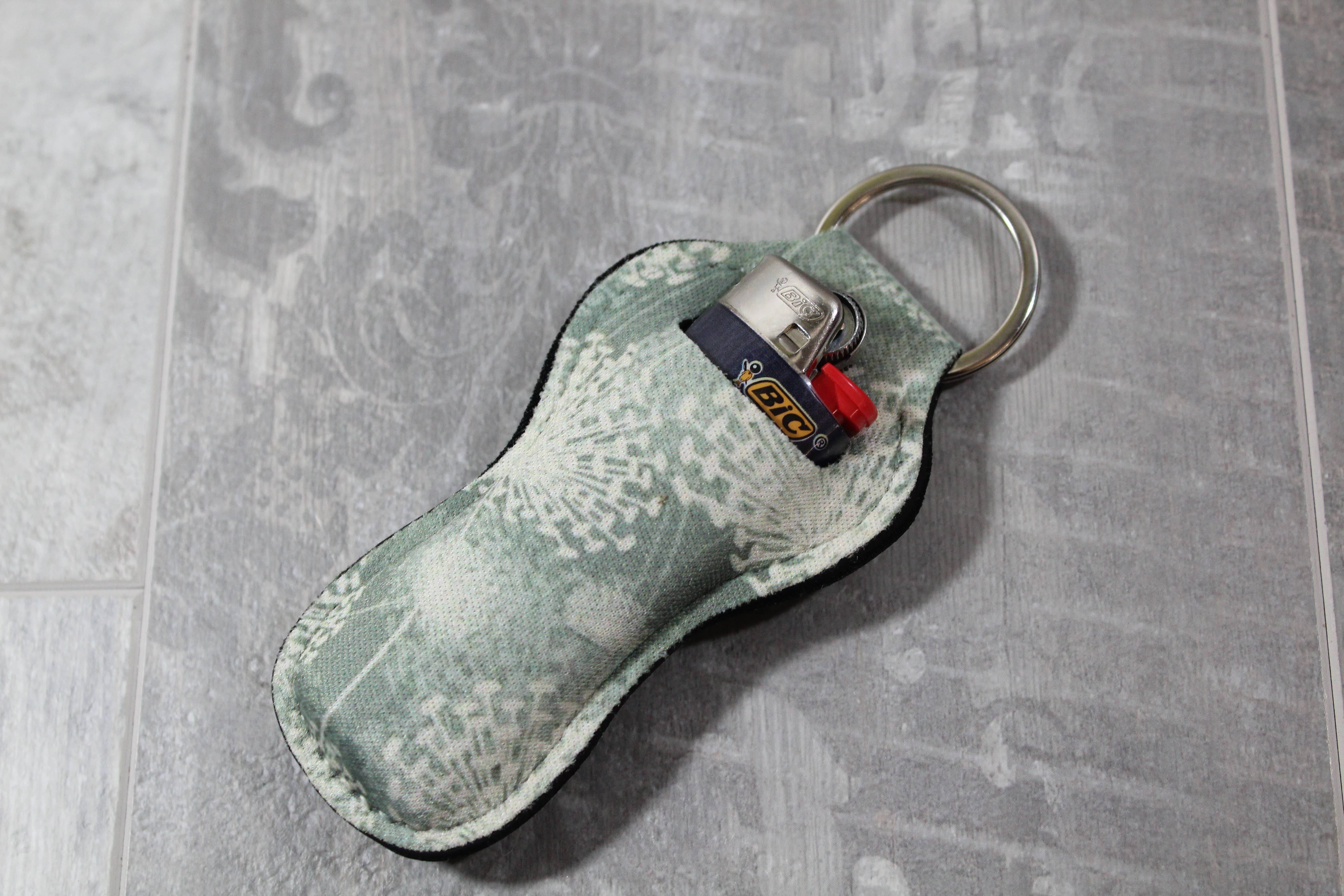 Raven Design – Porta-chaves - Unissexo por atacado – Dandelions Floral Cappstick/Porta-Isqueiro Porta-Leves Porta-Chaves3