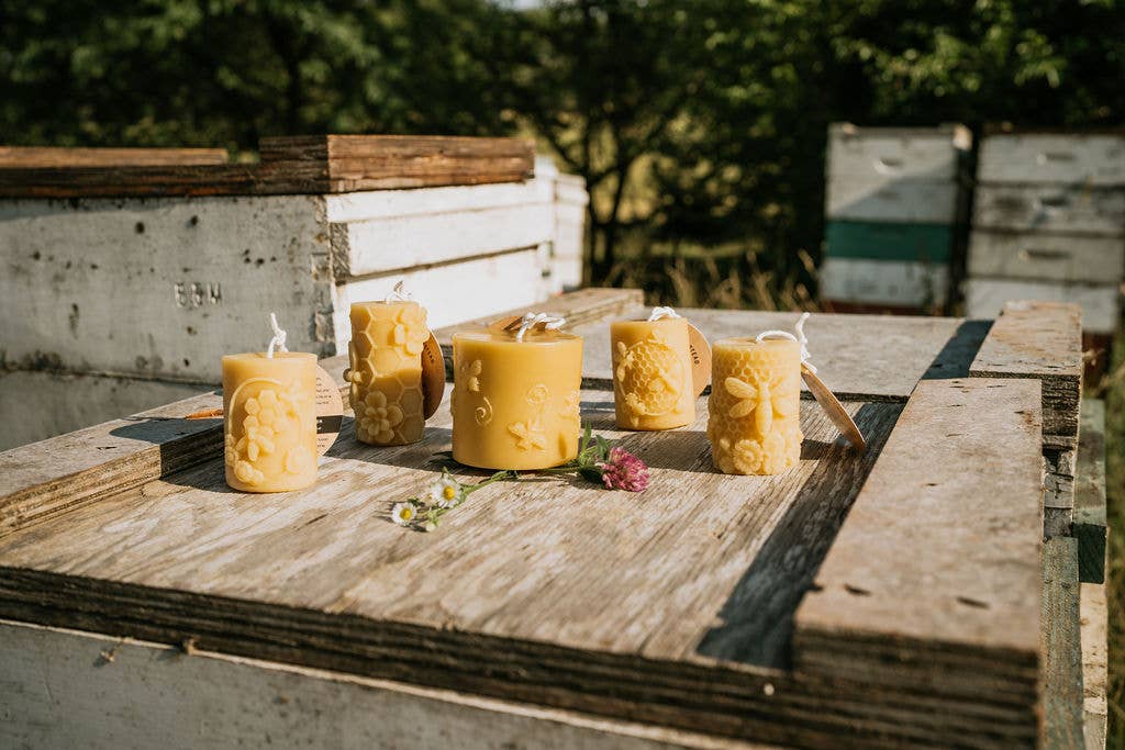 The Holton Homestead - Wholesale Pillar Candle - Beeswax pillar candle 'Honeybun'3