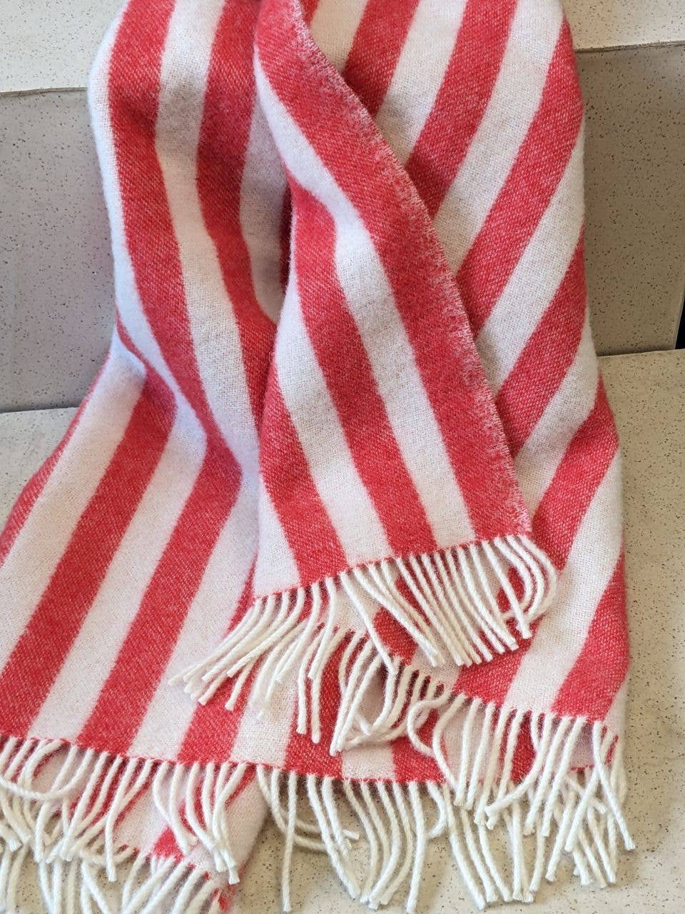 Coudre Berlin - Wholesale Throw Blanket - Wool Blanket / Cozy Blanket STRIPES tomato red / off white2