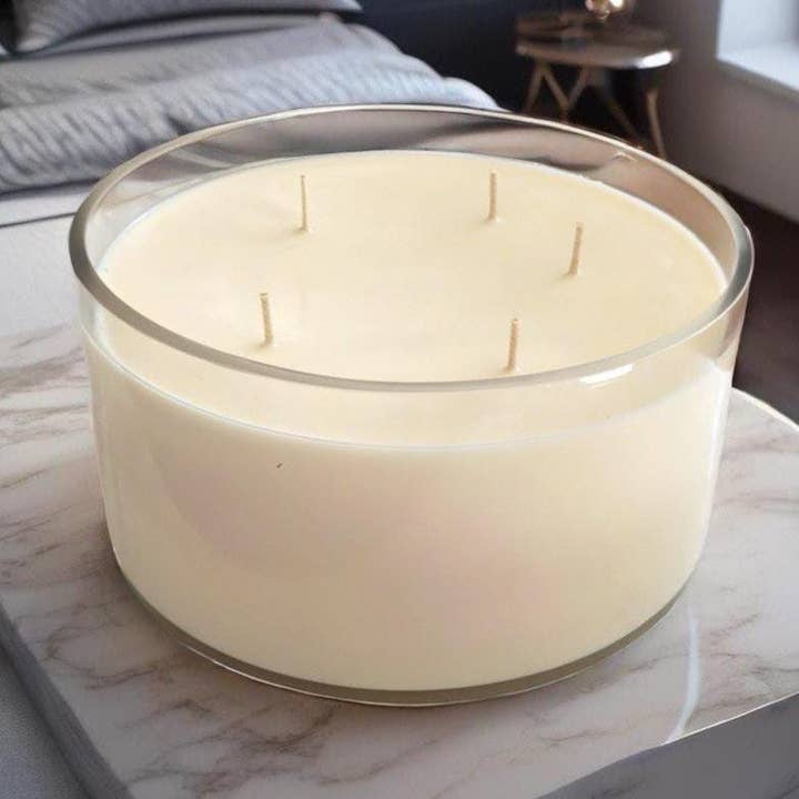 Bougie esthétique luxueuse faite à la main avec 5 mèches en cire de soja pour la vente par Karly’s Candles
