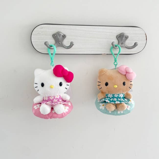 MOND HAUS - Wholesale Keychain - Women's - FROYO Keyring | Hello Kitty in Summer Tube Plush Doll Charm9