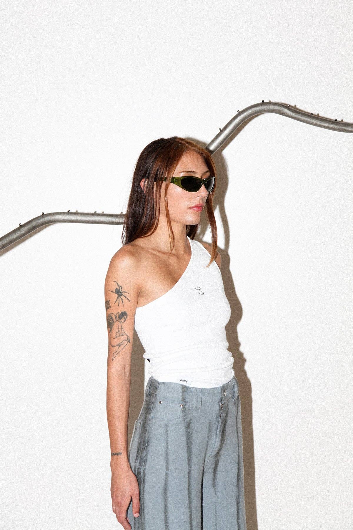 Vit Piercad Enaxlad Ribbat Linne i Vitt för wholesale på Faire