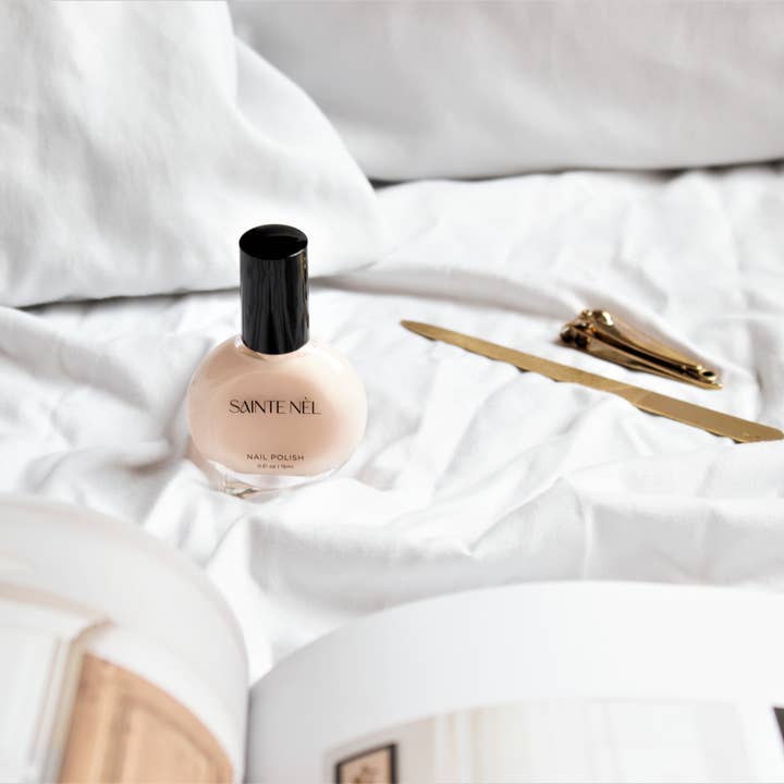 Ingenting kan jämföras | Nude nagellack för wholesale av Sainte Nèl