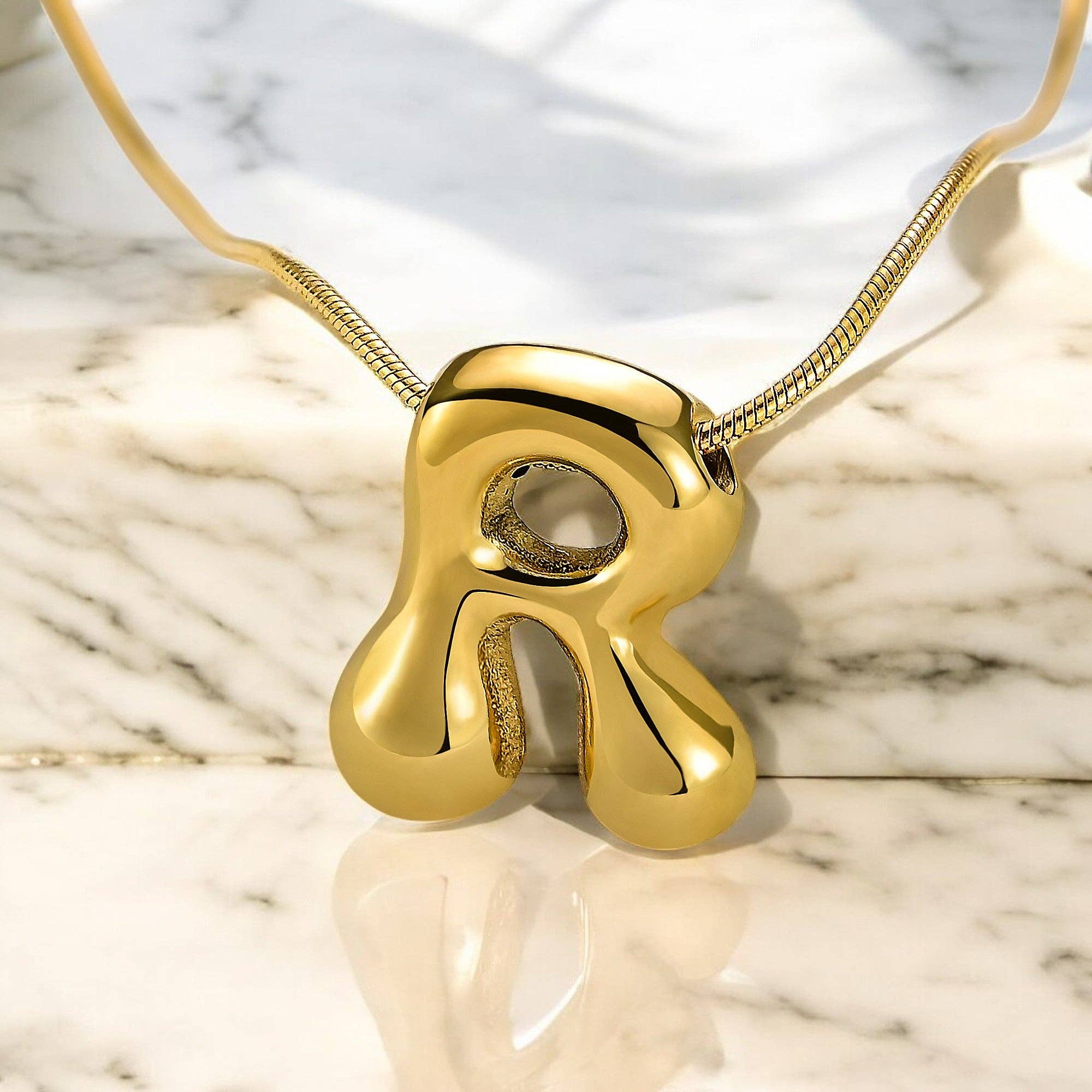 Cape Diablo - Vente Colliers à pendentif - Collier Initiale Lettre Bulle Chute Éclat Doré17