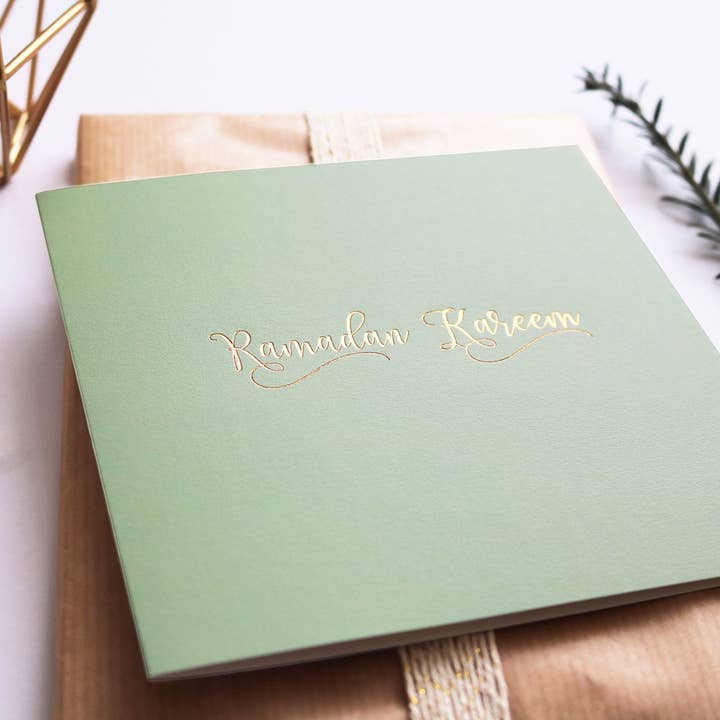 Luxuriöse Ramadan Kareem Grußkarte aus Goldfolie in Mint - RC 01 für den Großhandel von Islamic Moments